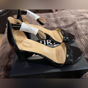 BNiB Naturalizer Vera ankle strap sandal. Size 8.5. Black patent leather